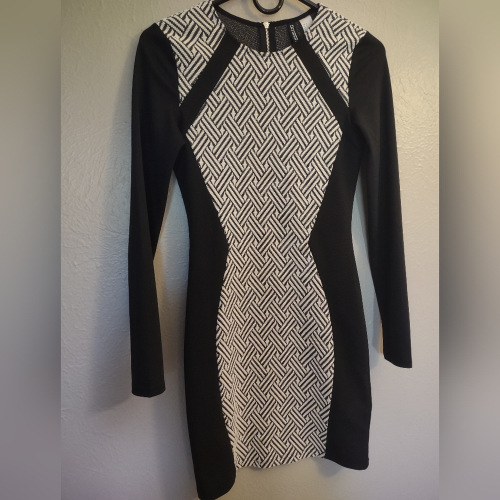 Divded By H & M Black and White Patterned Hourglass Dress. Size 6